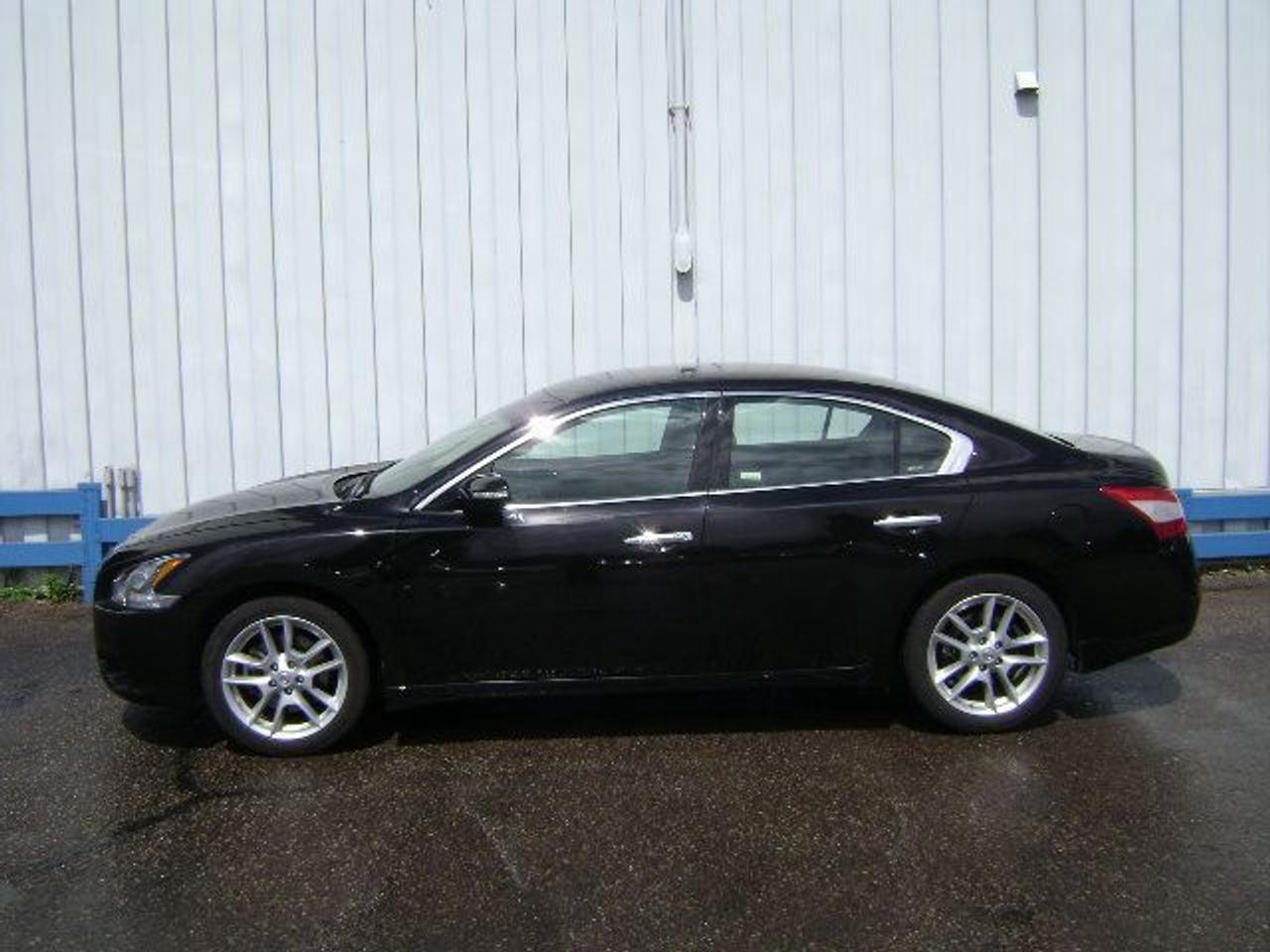 <p>This Canadian car includes an accident free CARPROOF history report, balance of factory warranty, and is guaranteed lien free. Buy with Confidence - Non-commissioned sales staff! Family Owned Business for Over 30 Years! Trade-ins welcome. Fill out our online credit application 24/7 at www.qualitycarsales.com to get pre-approved! Used vehicle. Previous daily rental. Price/payments(OAC)+ taxes & licensing. Call for details!</p>