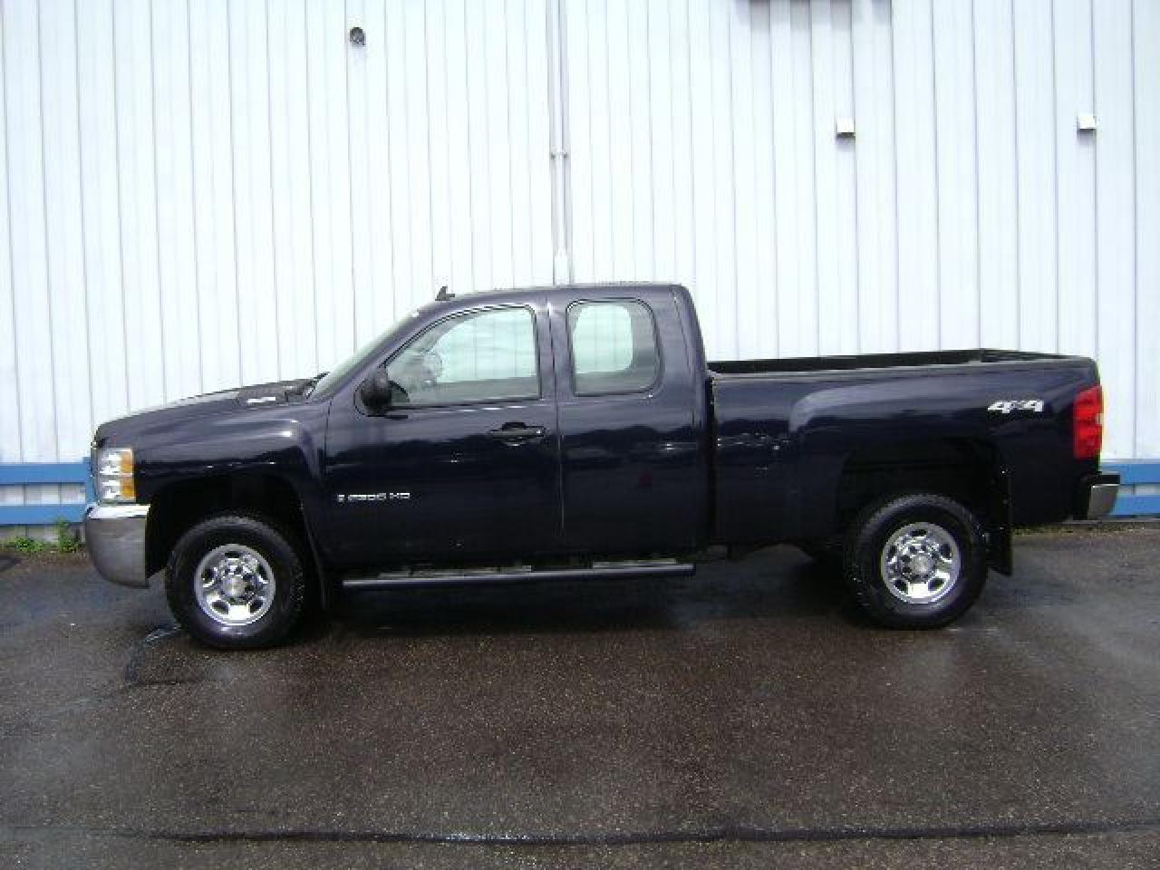 Used 2008 Chevrolet Silverado 2500 2500 HD Extended Cab 4x4 for sale in Leamington, ON