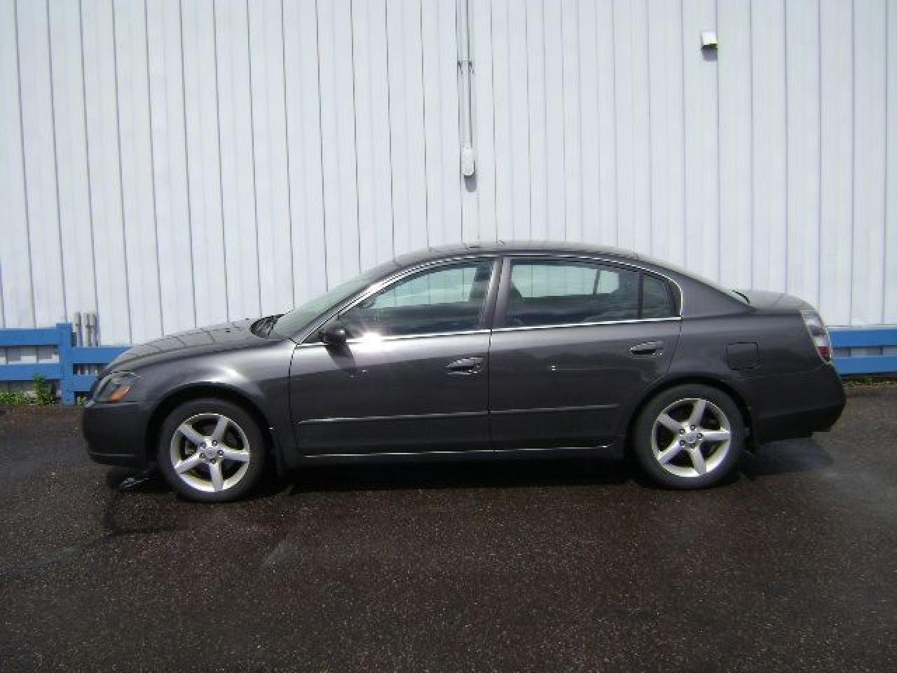 Used 2005 Nissan Altima 3.5 SE LEATHER-SUNROOF for sale in Leamington, ON