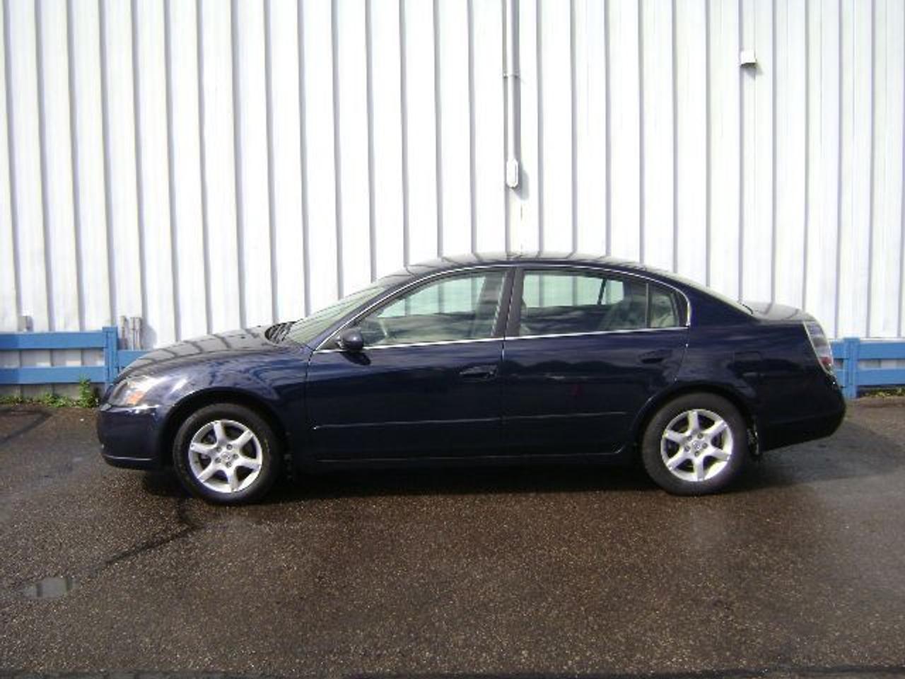 <p>This Canadian car includes an accident free CARPROOF history report, balance of factory warranty, and is guaranteed lien free. Buy with Confidence - Non-commissioned sales staff! Family Owned Business for Over 30 Years! Trade-ins welcome. Fill out our online credit application 24/7 at www.qualitycarsales.com to get pre-approved! Price/payments(OAC)+ taxes & licensing. Call for details!</p>