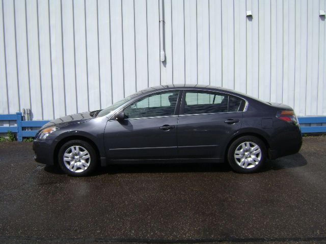 Used 2009 Nissan Altima 2.5 S for sale in Leamington, ON