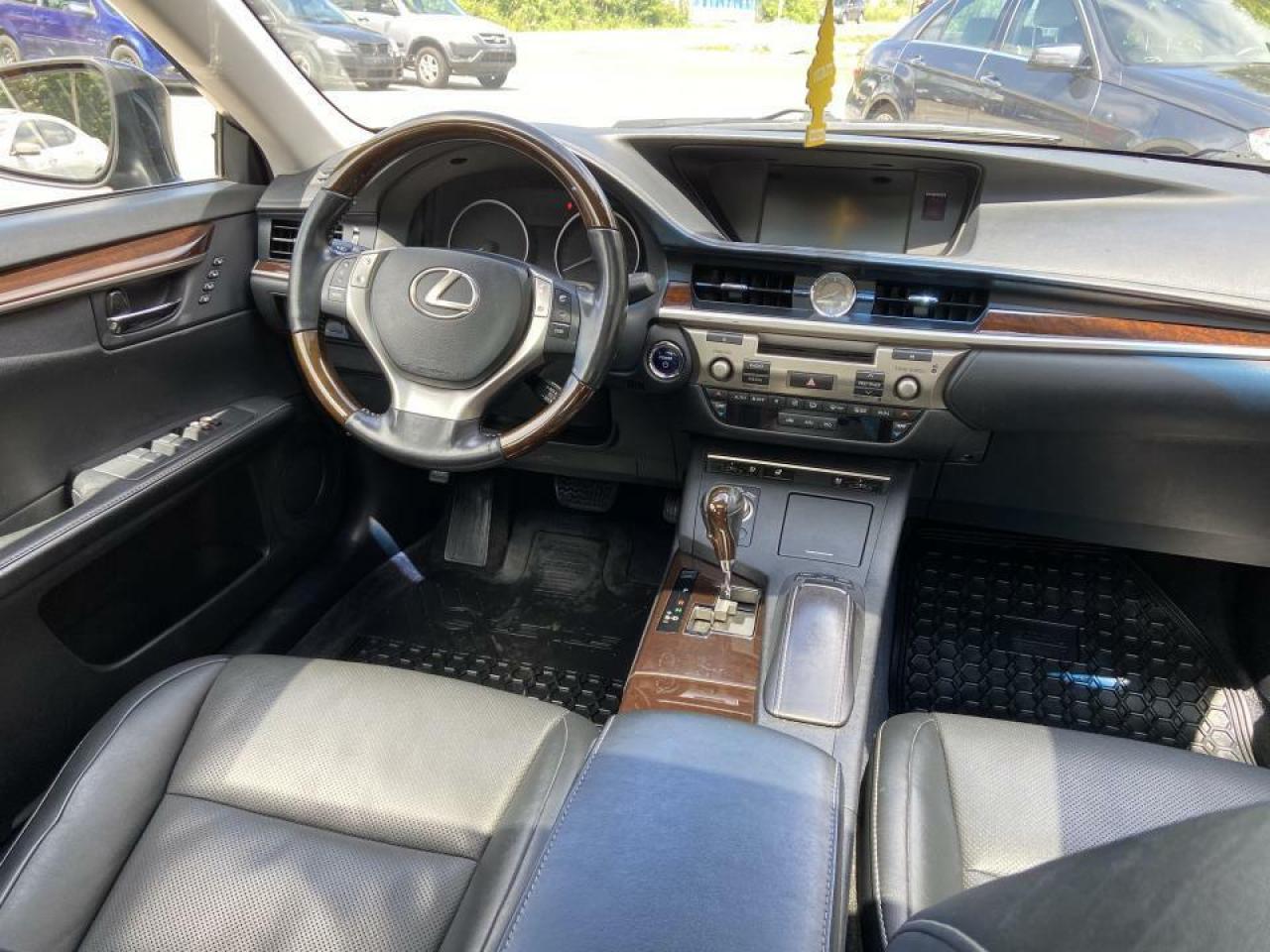 696812