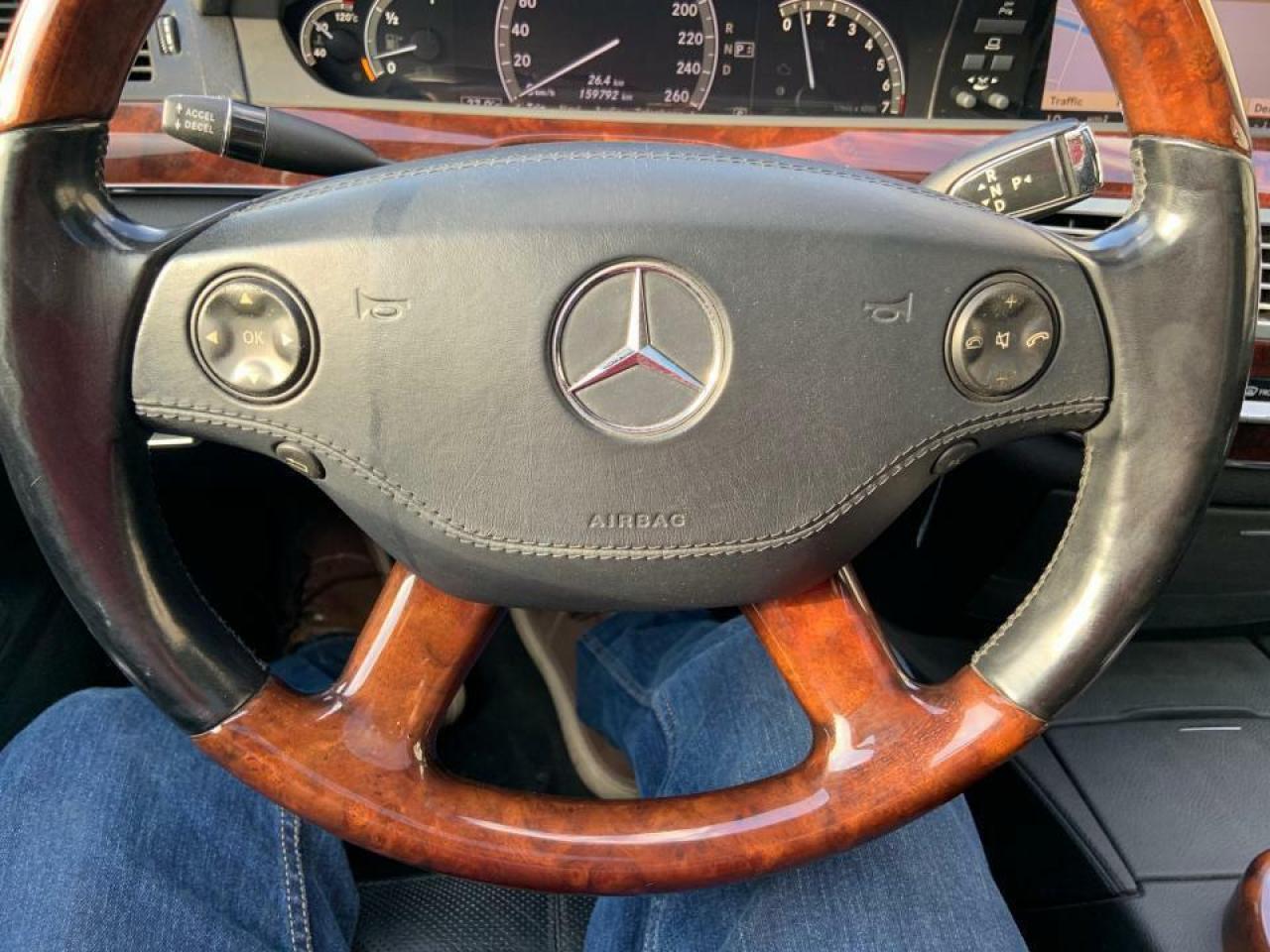 696821