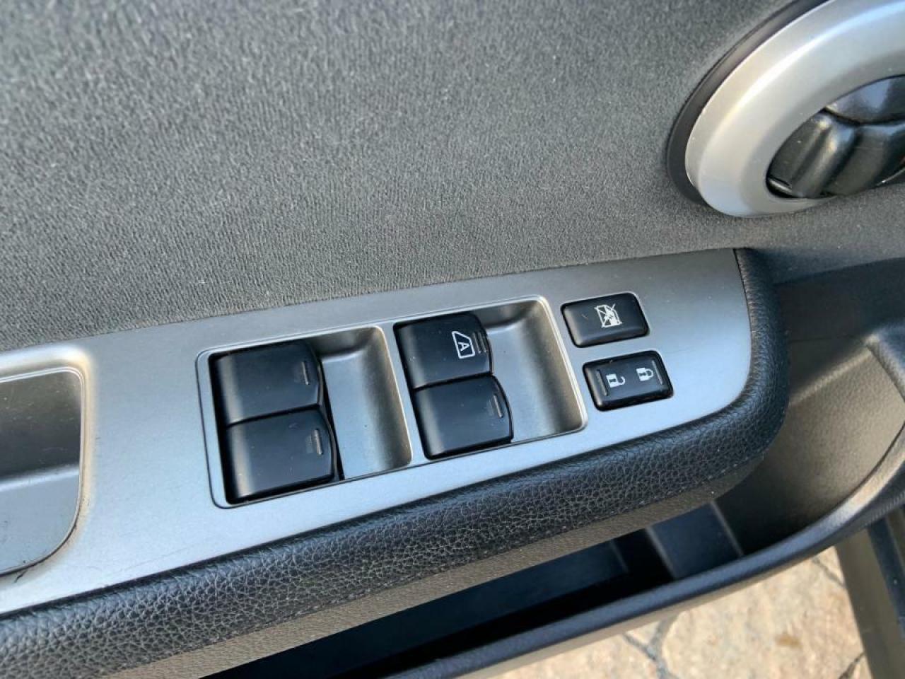 696833