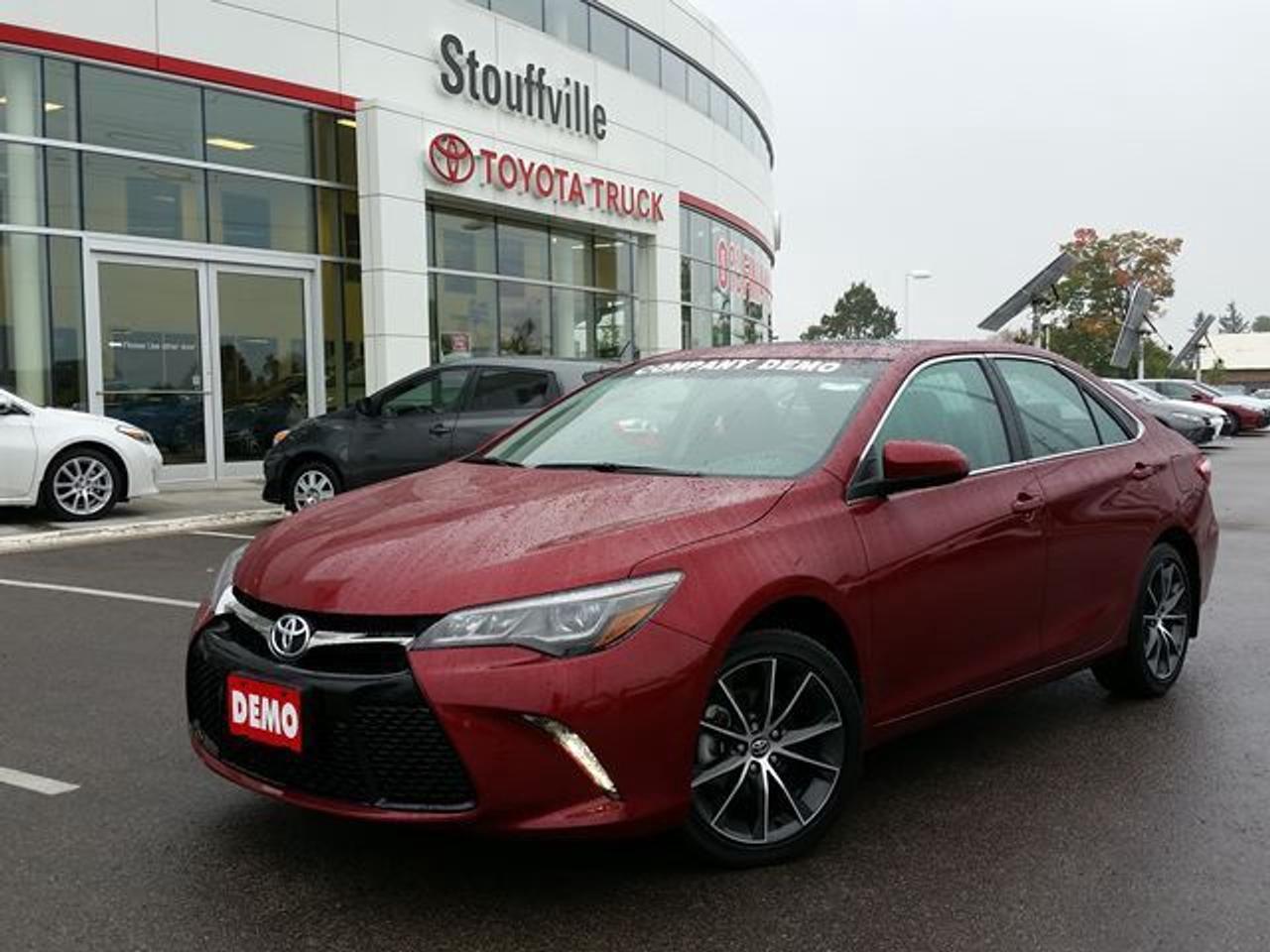 This Ruby Flair Pearl 2015 Toyota Camry is the XSE V6 model. this vehicle is an Executive Toyota Demonstrator. Very nicely equipped with Navigation, Push Button Start, Back-Up Camera, Alloy Rims, Leather seats with Cloth inserts, Moonroof and much more! All existing new car rates apply! Take advantage of these savings while it lasts! Call in for more information and to book your Road Test Today!