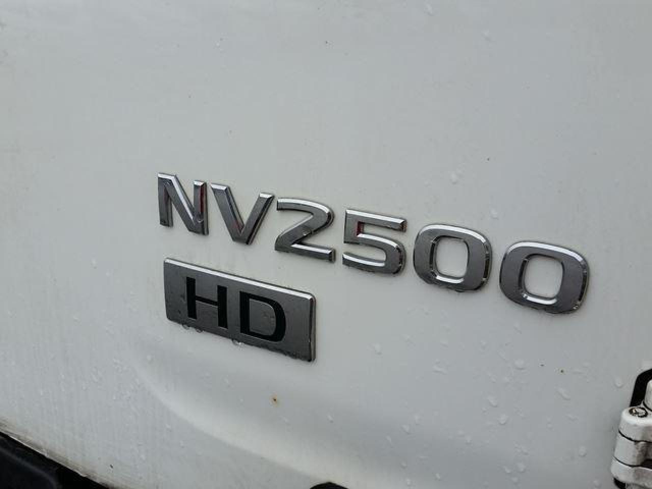 697076