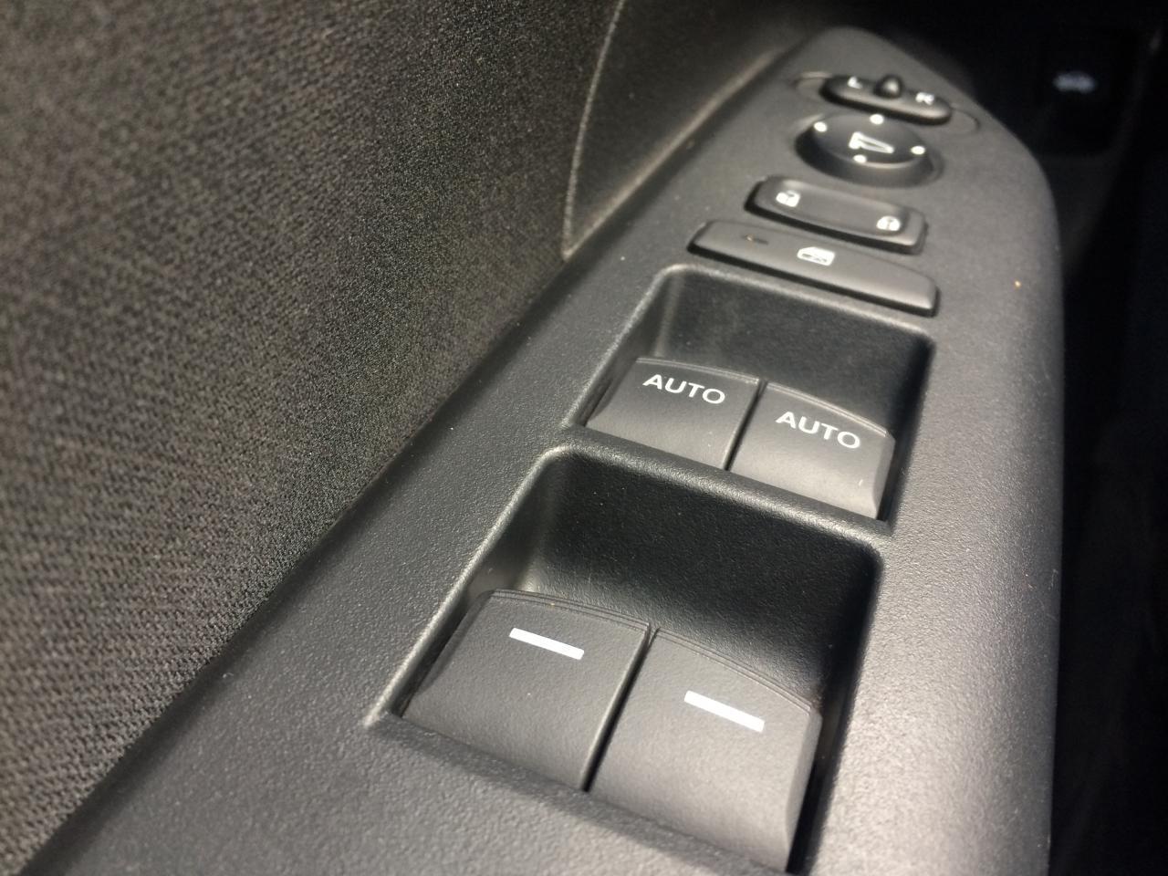698199
