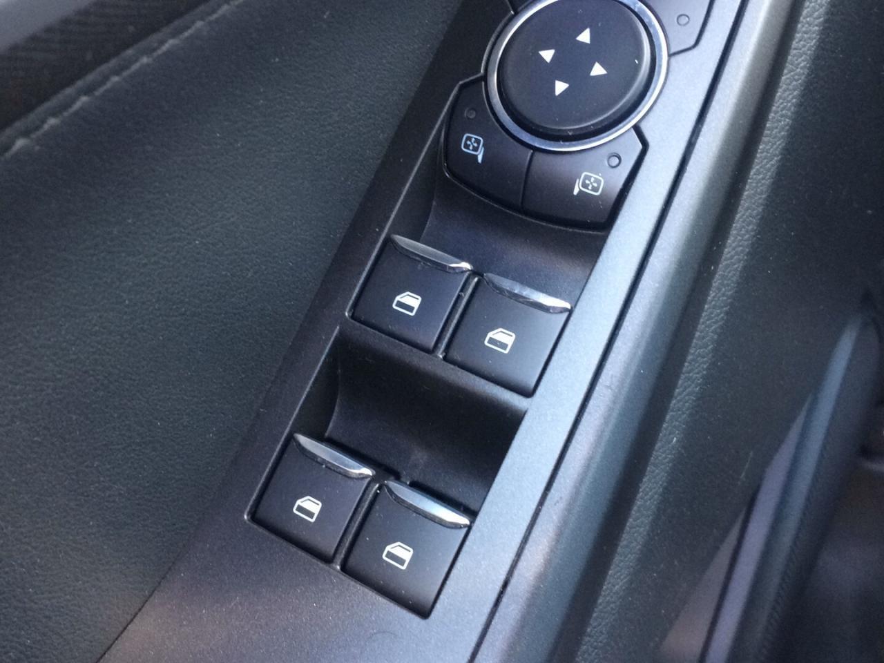 698247.12183780
