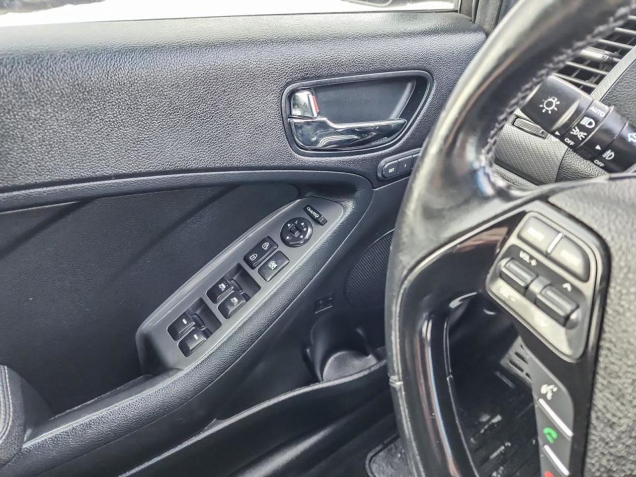 2017 Kia FORTE  - Photo #17
