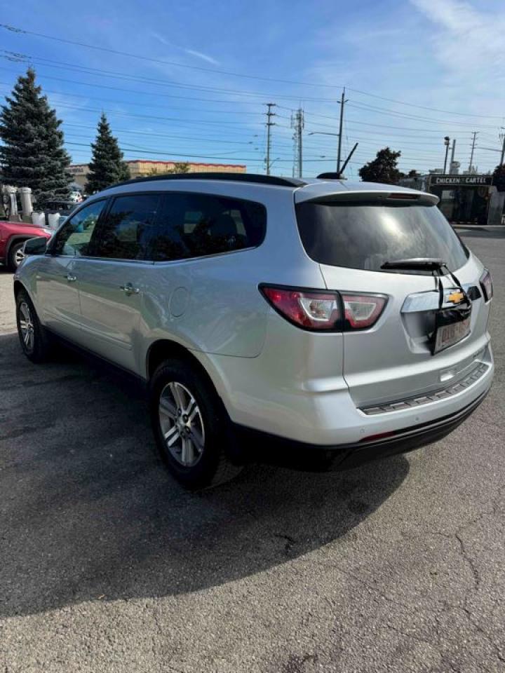 2017 Chevrolet Traverse LT  - Photo #5