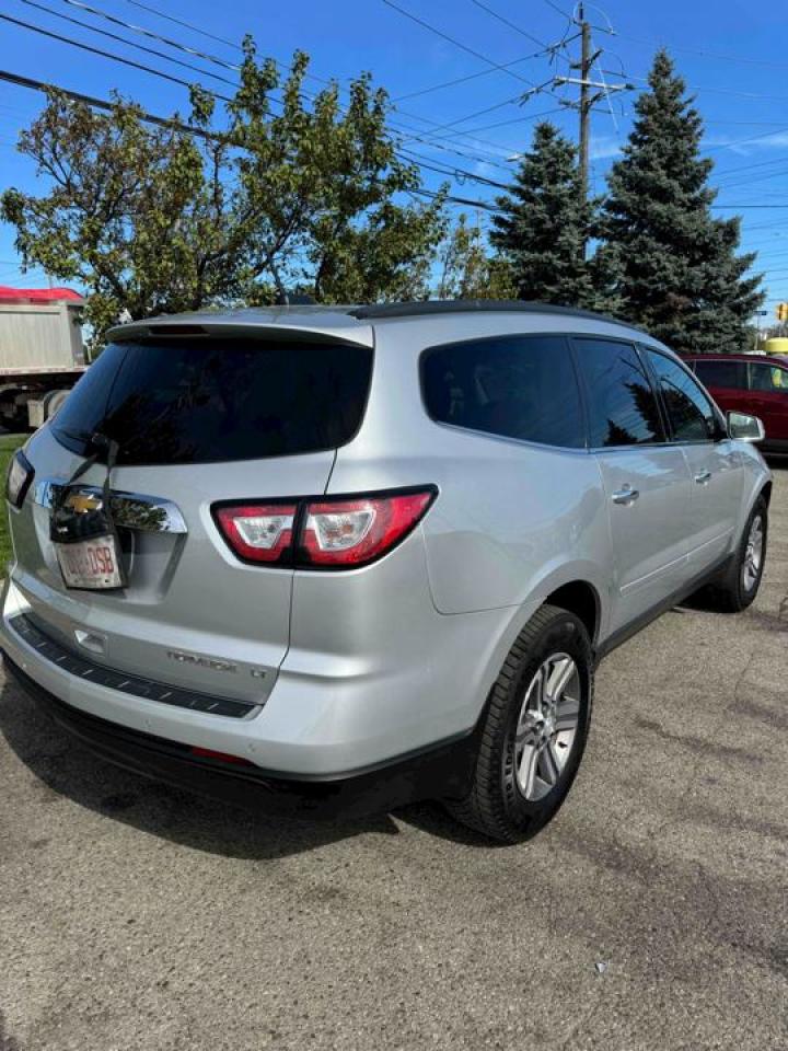2017 Chevrolet Traverse LT  - Photo #4
