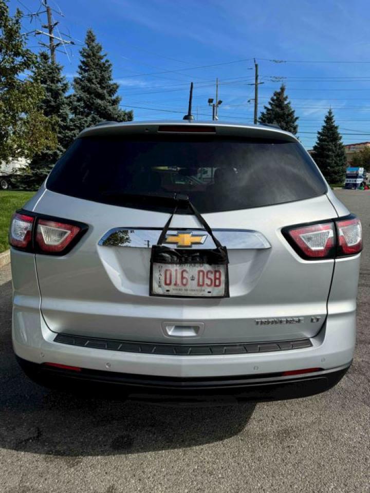 2017 Chevrolet Traverse LT  - Photo #6