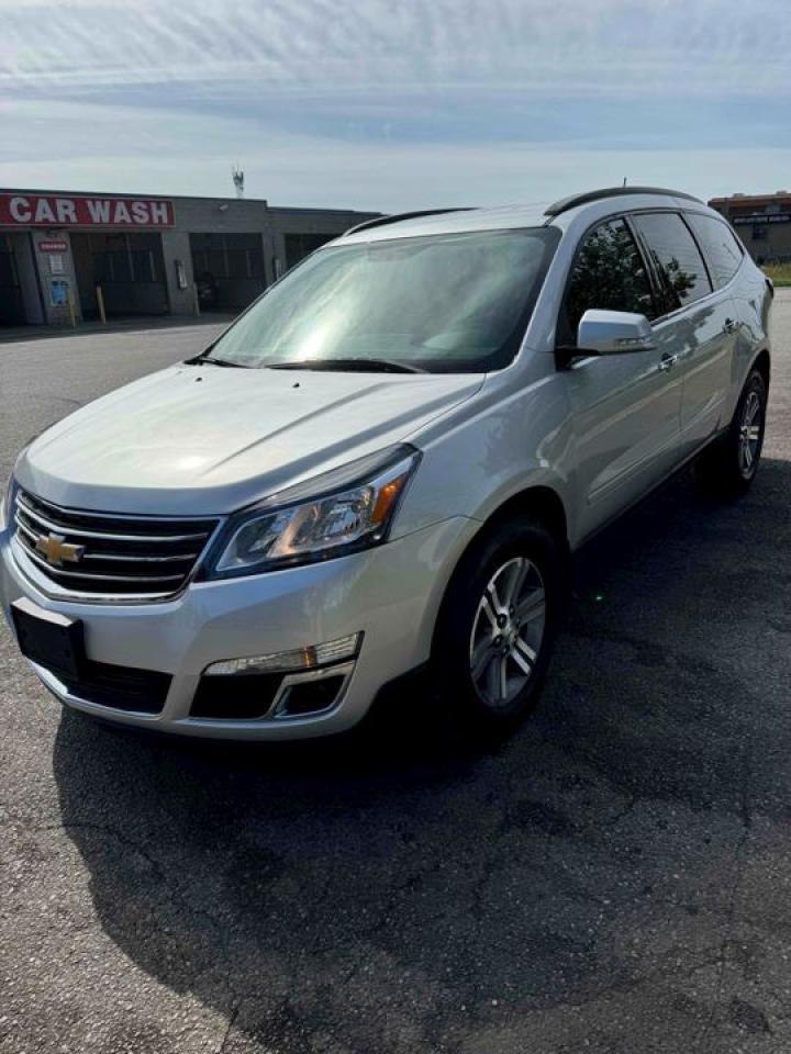 2017 Chevrolet Traverse LT  - Photo #2