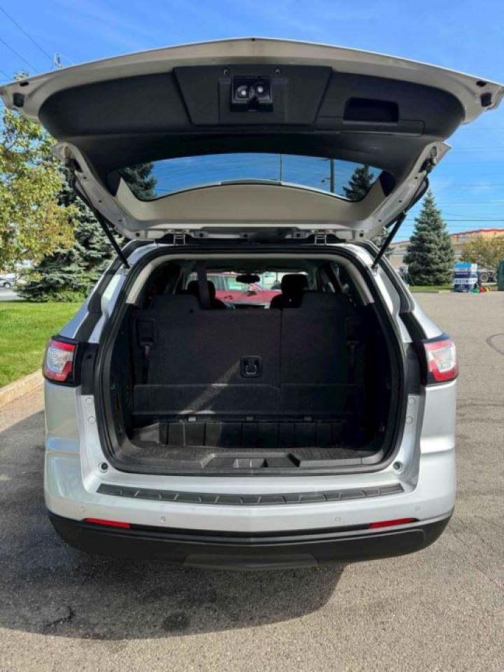 2017 Chevrolet Traverse LT  - Photo #7