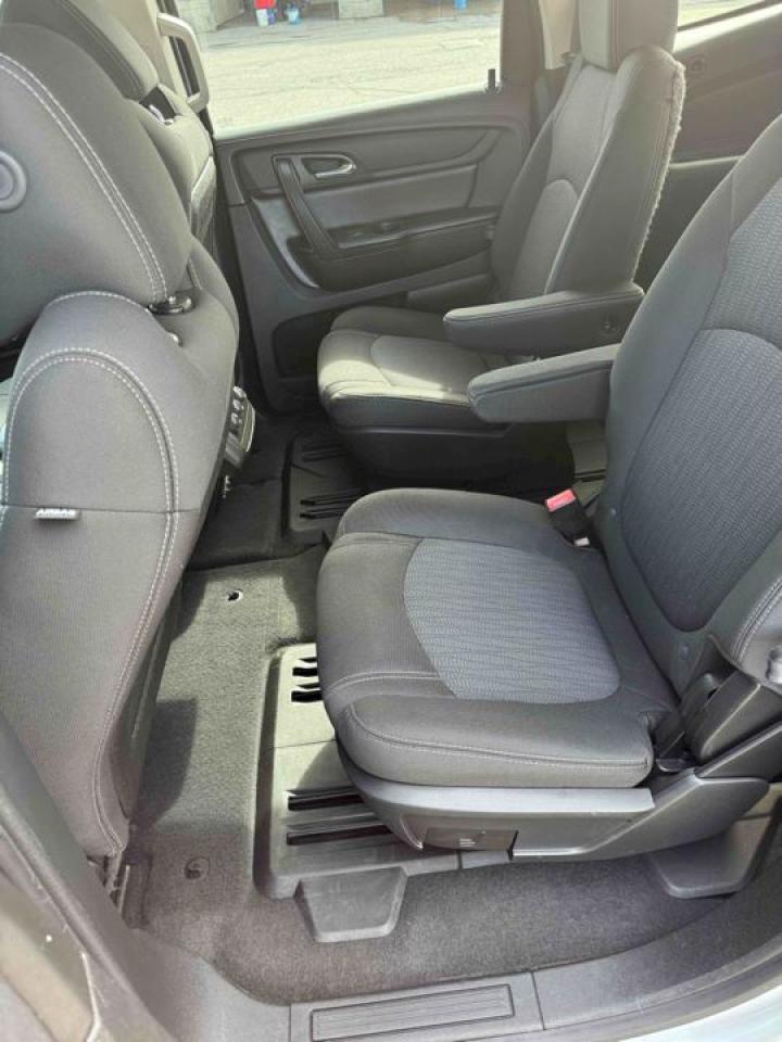 2017 Chevrolet Traverse LT  - Photo #12