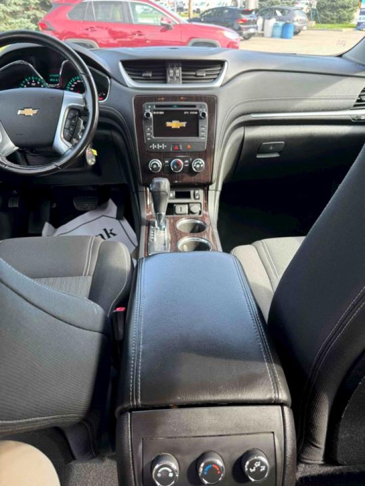 2017 Chevrolet Traverse LT  - Photo #14