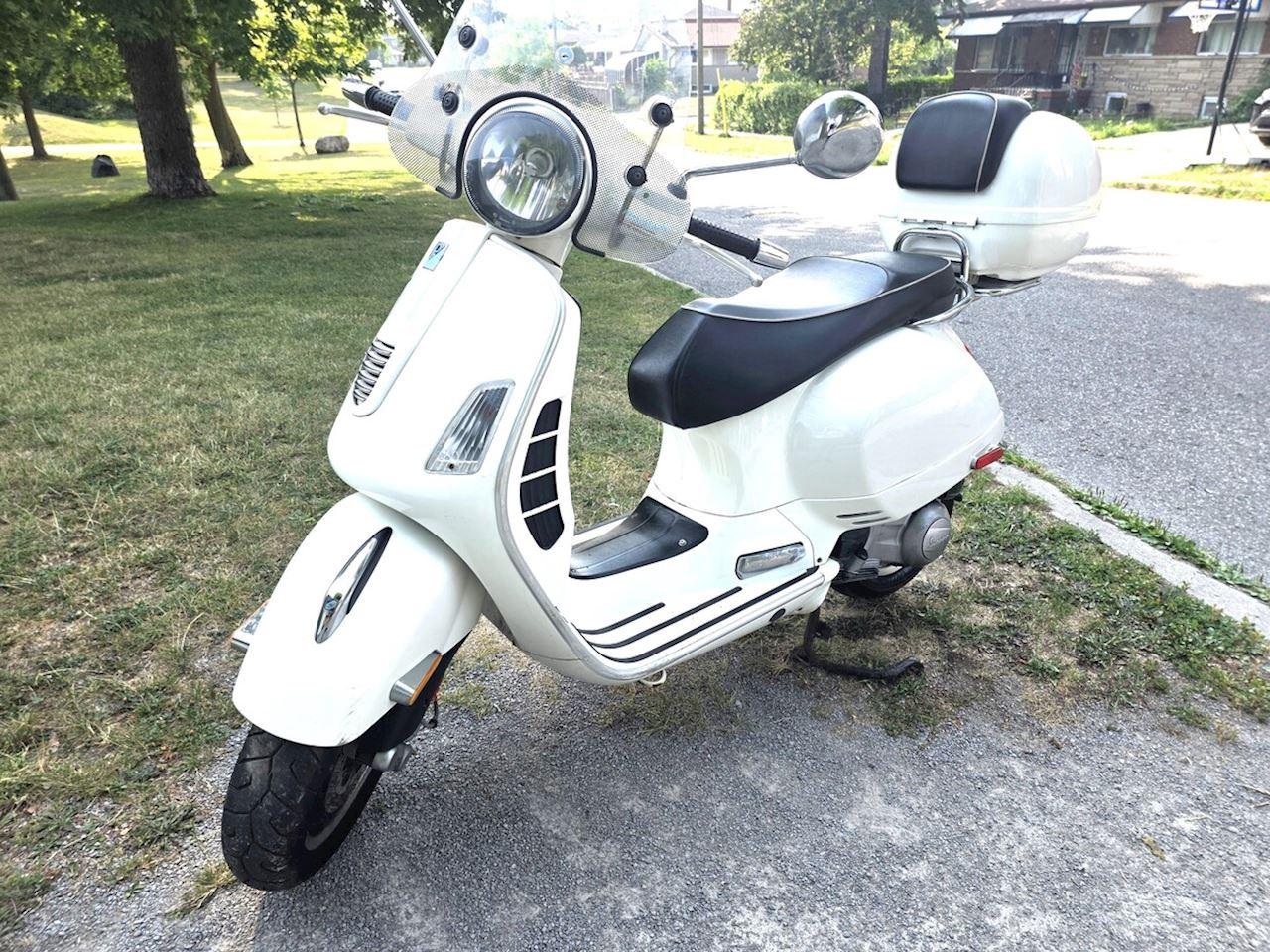 2010 Vespa Piaggio Vespa GTS 300 Super  - Photo #3
