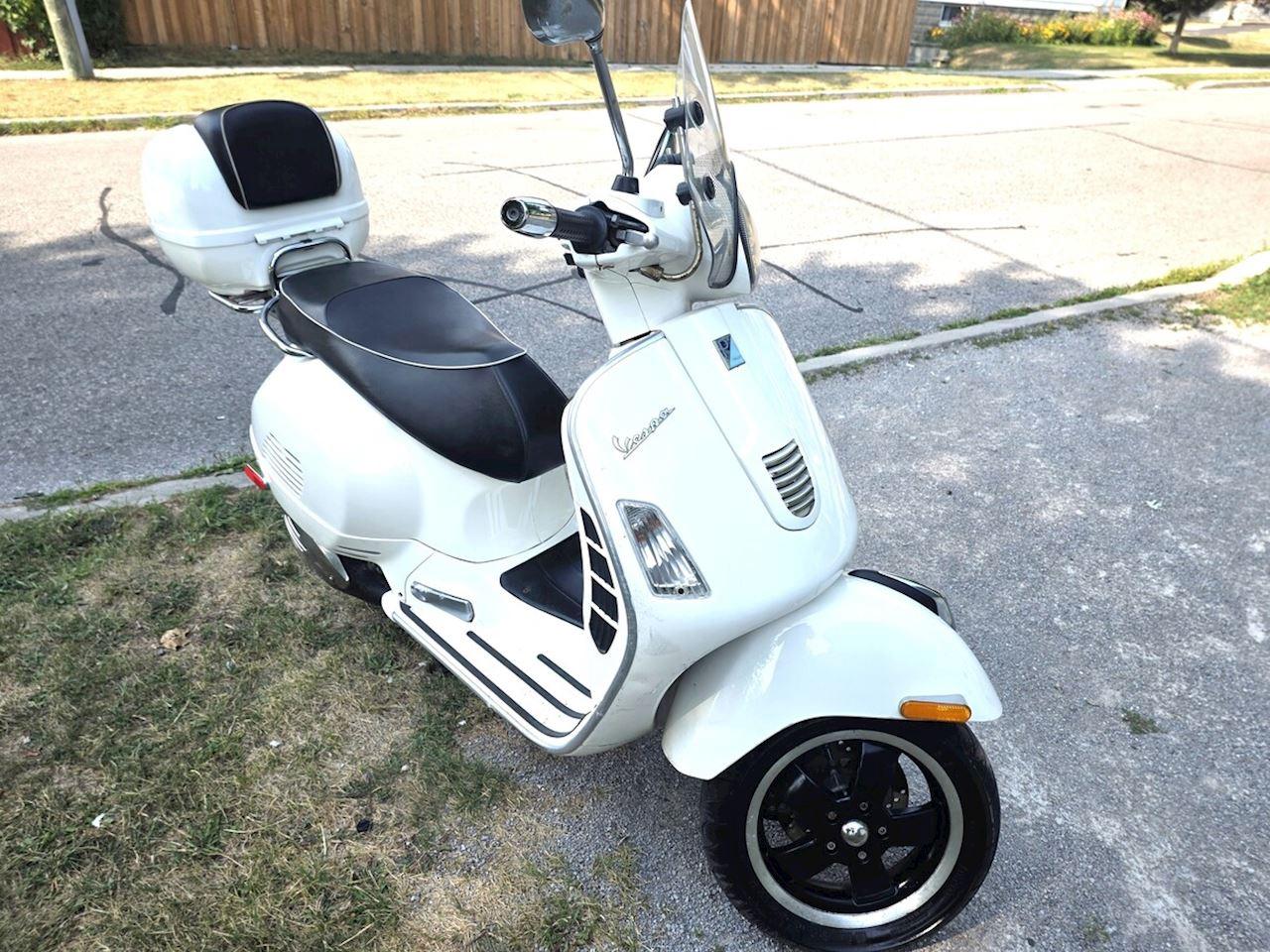 2010 Vespa Piaggio Vespa GTS 300 Super  - Photo #4