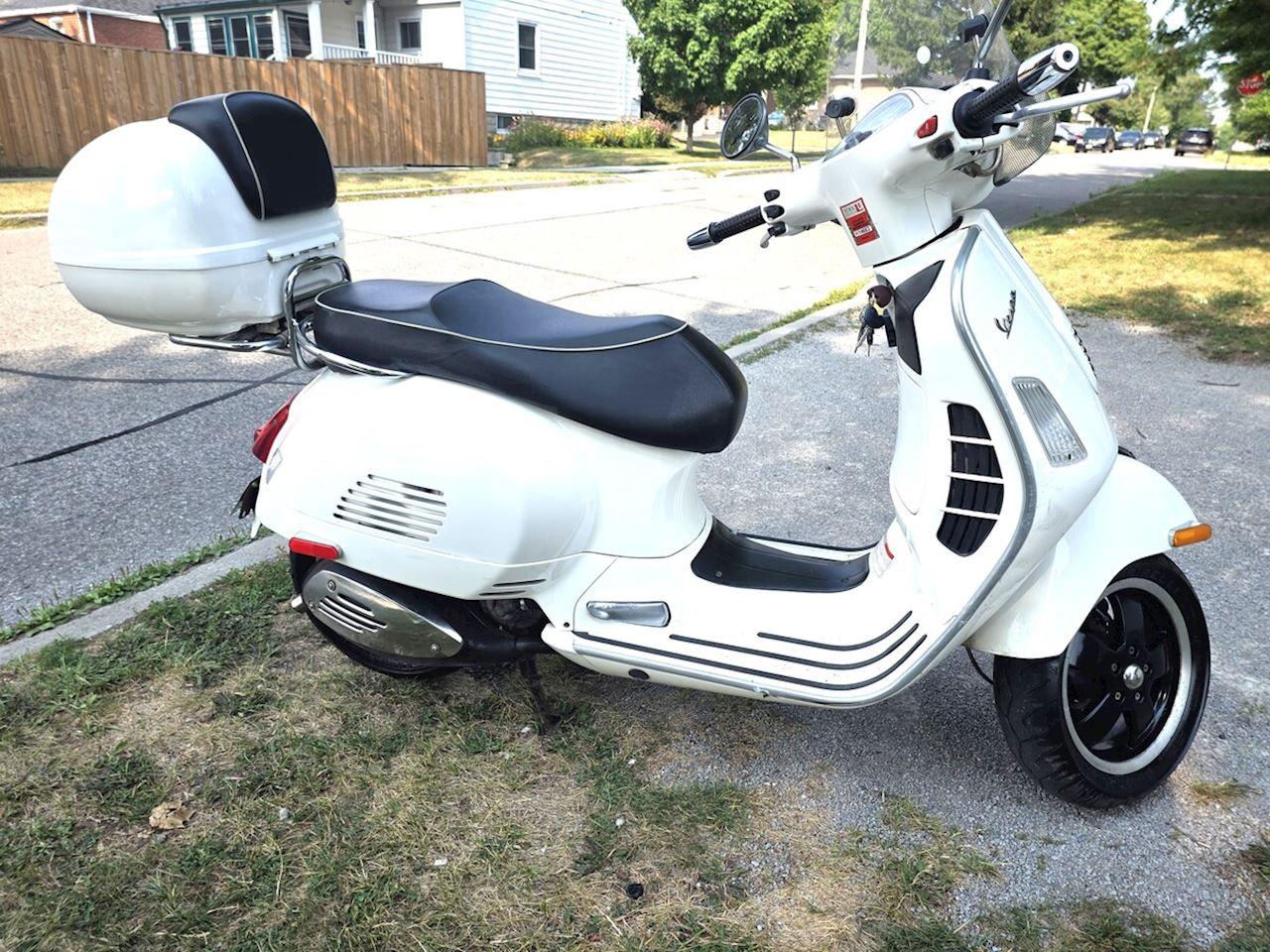 2010 Vespa Piaggio Vespa GTS 300 Super  - Photo #5