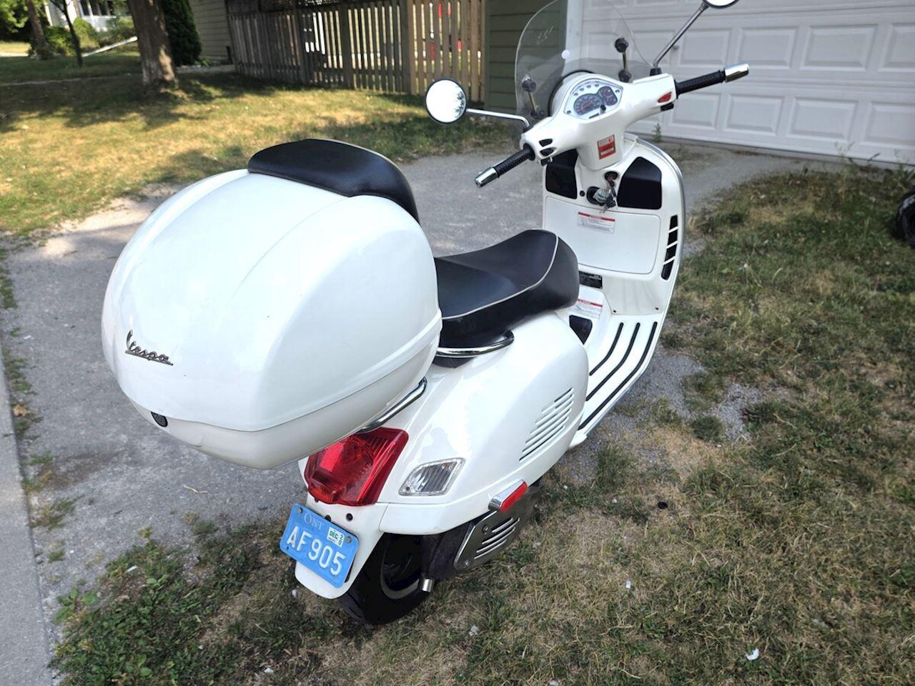 2010 Vespa Piaggio Vespa GTS 300 Super  - Photo #8