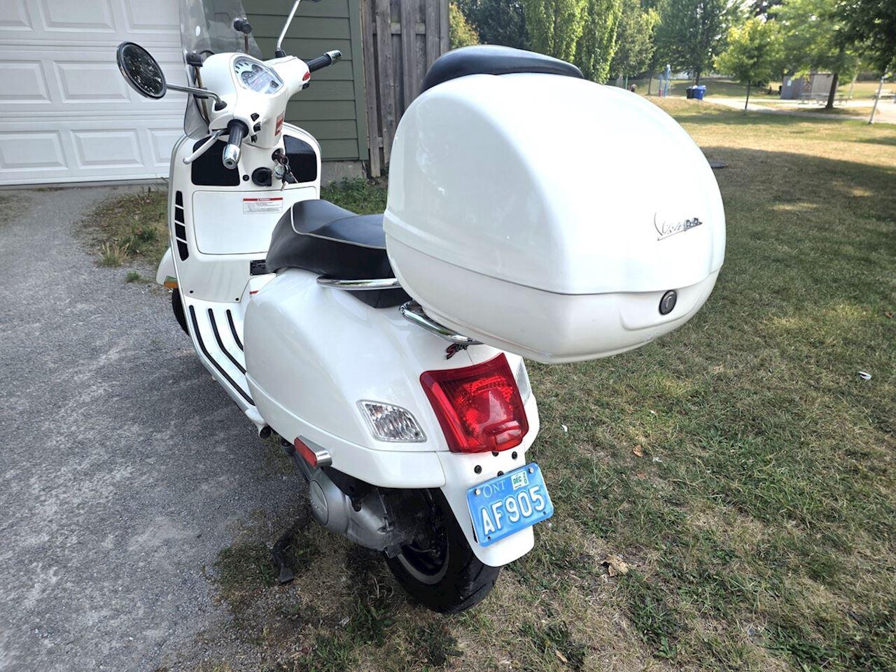 2010 Vespa Piaggio Vespa GTS 300 Super  - Photo #6