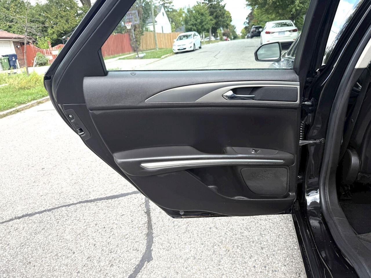 2014 Lincoln MKZ Hybrid - Photo #14
