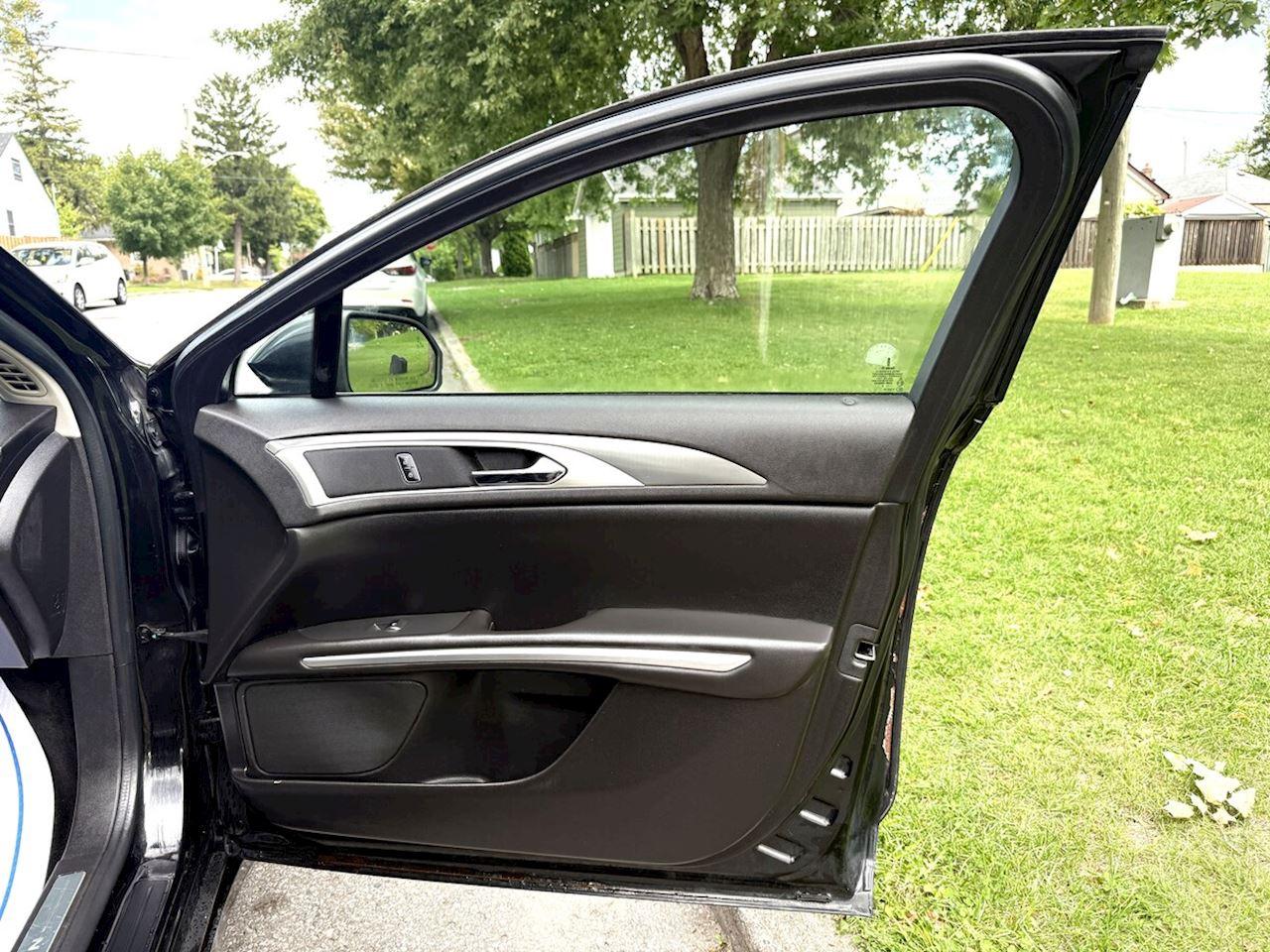 2014 Lincoln MKZ Hybrid - Photo #18