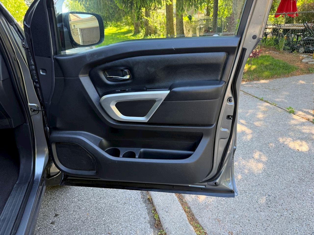 2018 Nissan Titan S/SV/PRO-4X/Platinum/SV Midnight Edition/SL Midnight Edition - Photo #16