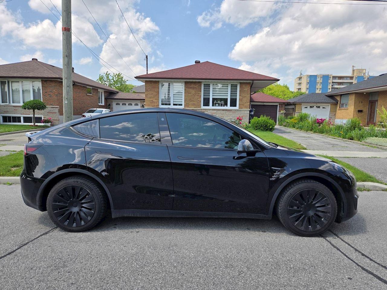 2023 Tesla Model Y  - Photo #4