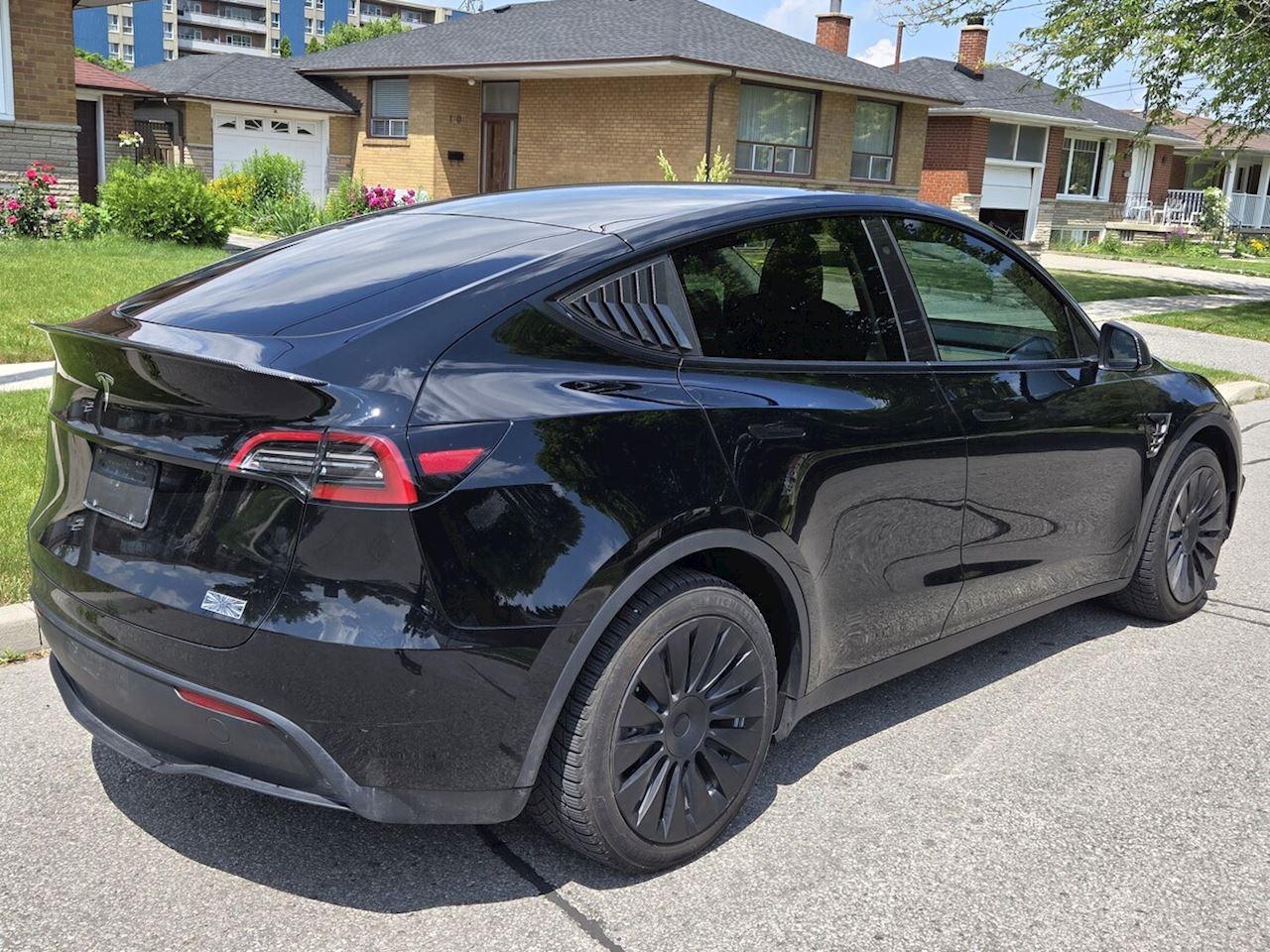 2023 Tesla Model Y  - Photo #5