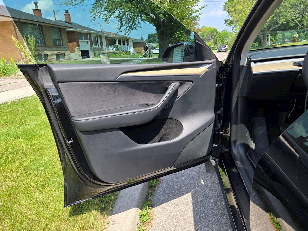 2023 Tesla Model Y  - Photo #9