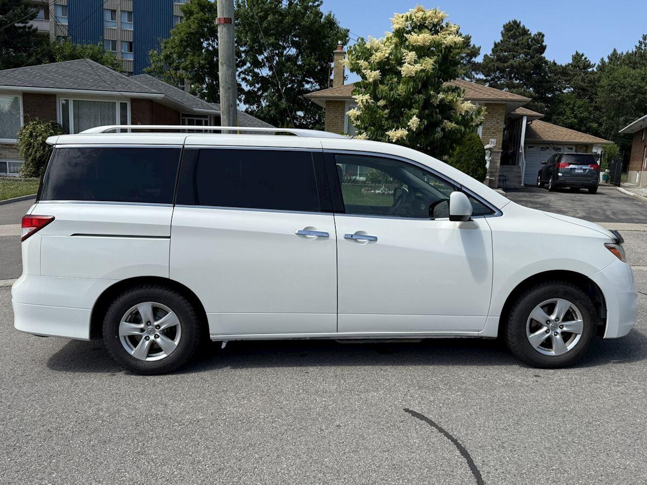 2011 Nissan Quest S - Photo #4