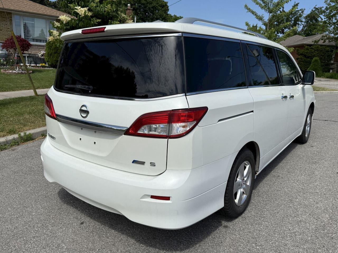 2011 Nissan Quest S - Photo #5