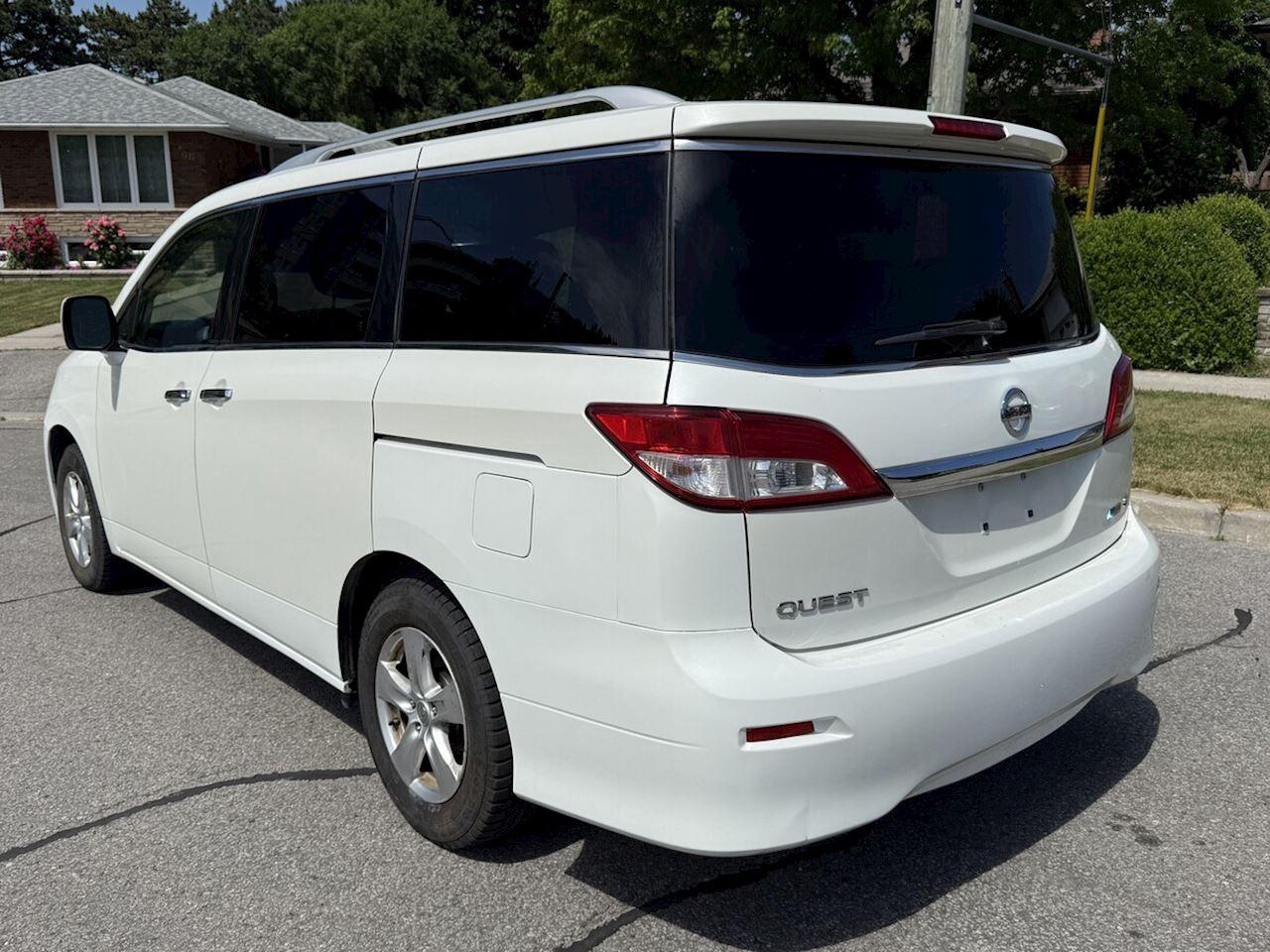 2011 Nissan Quest S - Photo #7