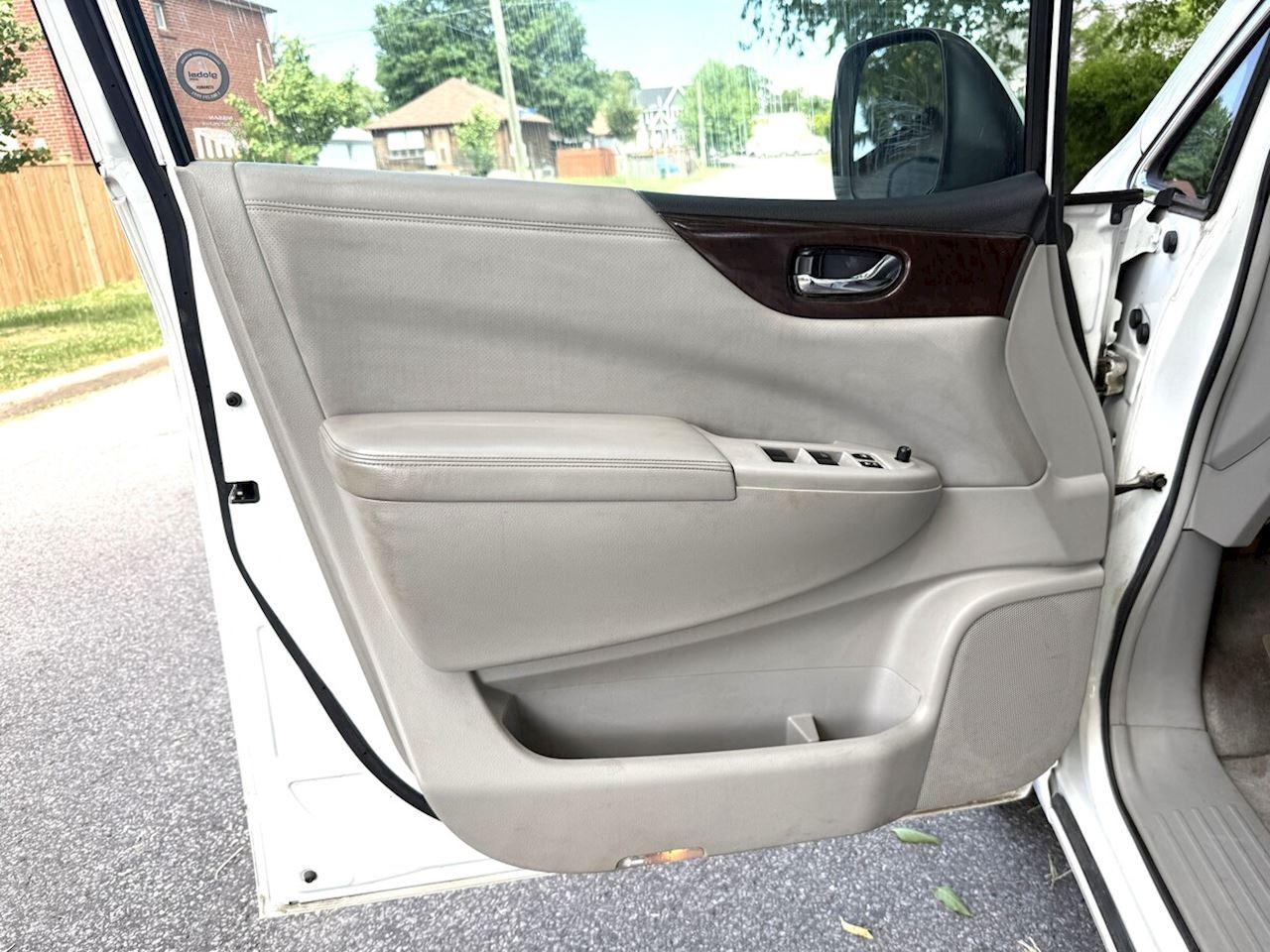 2011 Nissan Quest S - Photo #9