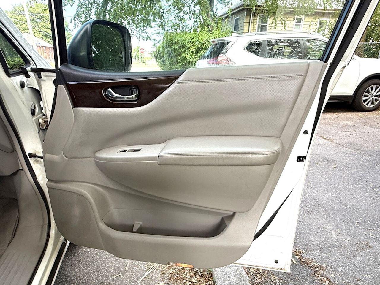 2011 Nissan Quest S - Photo #17