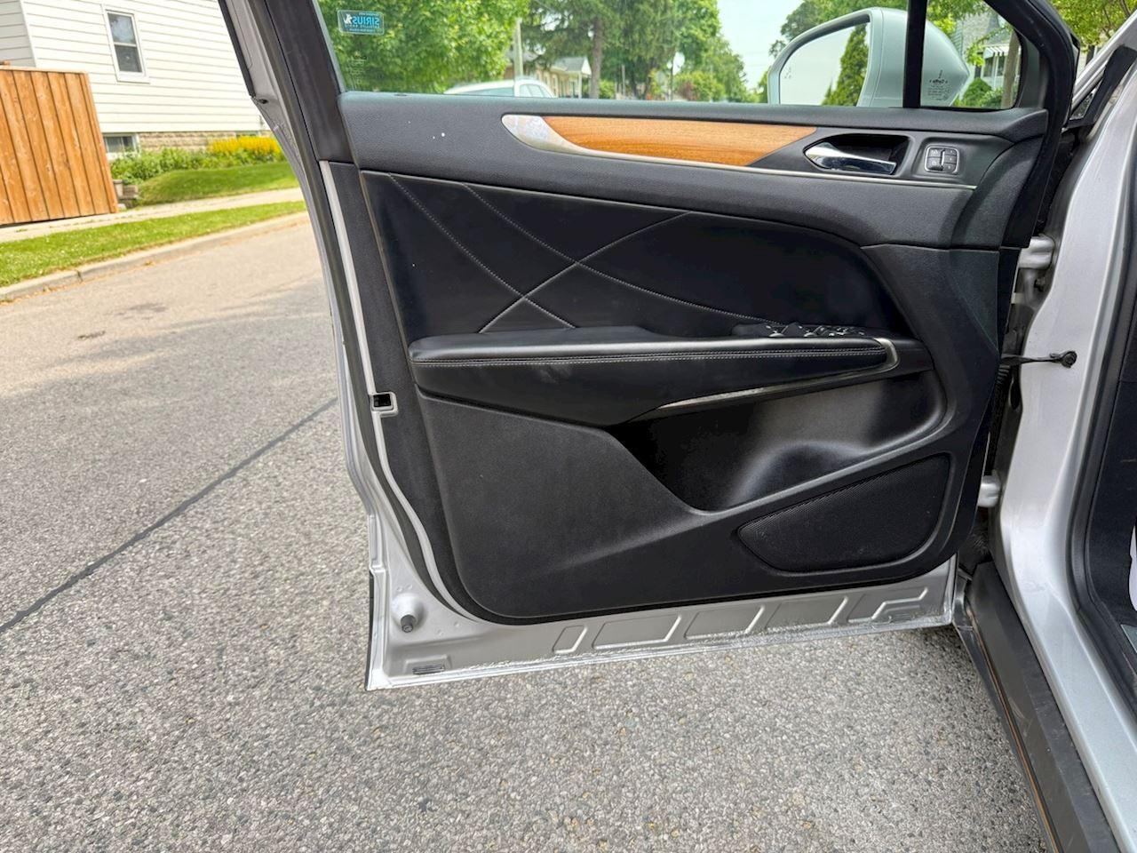 2015 Lincoln MKC  - Photo #9