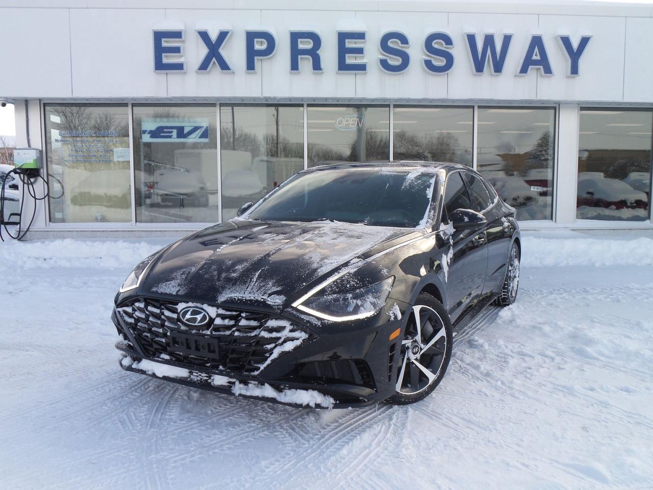 <p class=MsoNormal style=margin: 0cm 0cm 8pt; line-height: 13.8pt; font-size: 12pt; font-family: Aptos, sans-serif;><strong><span style=font-family: Calibri, sans-serif;>Carfax history report available with every vehicle!</span></strong></p><p>&nbsp;</p><p class=MsoNormal style=margin: 0cm 0cm 8pt; line-height: 13.8pt; font-size: 12pt; font-family: Aptos, sans-serif;><em><span style=font-family: Calibri, sans-serif;>The Vehicles History is no mystery!</span></em></p><p>&nbsp;</p><p class=MsoNormal style=margin: 0cm 0cm 8pt; line-height: 13.8pt; font-size: 12pt; font-family: Aptos, sans-serif;><strong><span style=font-family: Calibri, sans-serif;>2 locations to better serve YOU! &ndash; Stratford and New Hamburg<br>New or Pre-Owned vehicles are shared between both locations &ndash; please contact Sales to confirm.</span></strong></p><p>&nbsp;</p><p class=MsoNormal style=margin: 0cm 0cm 8pt; line-height: 13.8pt; font-size: 12pt; font-family: Aptos, sans-serif;><span style=font-family: Calibri, sans-serif;>That&rsquo;s something that can be said for every used vehicle purchased at&nbsp;<strong>Expressway</strong>.</span></p><p>&nbsp;</p><p class=MsoNormal style=margin: 0cm 0cm 8pt; line-height: 13.8pt; font-size: 12pt; font-family: Aptos, sans-serif;><span style=font-family: Calibri, sans-serif;>Purchasing a used vehicle from&nbsp;<strong>Expressway&nbsp;</strong>is a decision that you will be able to make with confidence knowing that you&rsquo;re getting the most that a vehicle and dealership can offer to you.</span></p><p>&nbsp;</p><p class=MsoNormal style=margin: 0cm 0cm 8pt; line-height: 13.8pt; font-size: 12pt; font-family: Aptos, sans-serif;><span style=font-family: Calibri, sans-serif;>Used Vehicle Warranty Coverage &ndash; Expressway Motors Limited<br><br>All Expressway Certified Vehicles include the following coverage, subject to terms and conditions:</span></p><p><br><br></p><ul style=margin-bottom: 0cm; margin-top: 0cm; type=square><ul style=margin-bottom: 0cm; margin-top: 0cm; type=square><li class=MsoNormal style=margin: 0cm 0cm 12pt; line-height: 13.8pt; font-size: 12pt; font-family: Aptos, sans-serif;><span style=font-family: Calibri, sans-serif;>Remaining Factory Warranty:</span></li></ul></ul><p><br><br><br></p><ul style=margin-bottom: 0cm; margin-top: 0cm; type=square><ul style=margin-bottom: 0cm; margin-top: 0cm; type=square><li class=MsoNormal style=margin: 0cm 0cm 8pt; line-height: 13.8pt; font-size: 12pt; font-family: Aptos, sans-serif;><span style=font-family: Calibri, sans-serif;>If the vehicle is still within the manufacture&rsquo;s original warranty period, that coverage is fully transferable and can be used at any authorized Ford dealership in Canada or the United States.</span></li></ul></ul><p><br><br><br></p><ul style=margin-bottom: 0cm; margin-top: 0cm; type=square><ul style=margin-bottom: 0cm; margin-top: 0cm; type=square><li class=MsoNormal style=margin: 0cm 0cm 8pt; line-height: 13.8pt; font-size: 12pt; font-family: Aptos, sans-serif;><span style=font-family: Calibri, sans-serif;>30-Day / 500km MTO Safety Warranty: From the date of delivery, Expressway Motors Ltd offers coverage on all safety-related component failures for 30 days or 500km (whichever comes first). This includes a $0 deductible when repairs are completed at Expressway Motors Ltd. (New Hamburg or Stratford)</span></li></ul></ul><p><br><br><br></p><ul style=margin-bottom: 0cm; margin-top: 0cm; type=square><ul style=margin-bottom: 0cm; margin-top: 0cm; type=square><li class=MsoNormal style=margin: 0cm 0cm 8pt; line-height: 13.8pt; font-size: 12pt; font-family: Aptos, sans-serif;><span style=font-family: Calibri, sans-serif;>6-Mon / 6,000km Powertrain PLUS Warranty: This coverage includes major components such as engine, transmission, driveline, steering and suspension. It excludes minor fluid leaks (drips and seepage). A $200 deductible applies per claim. This warranty is exclusive to Expressway Motors Ltd and all covered repairs must be completed at our New Hamburg or Stratford locations.</span></li></ul></ul><p><br><br><br></p><ul style=margin-bottom: 0cm; margin-top: 0cm; type=square><ul style=margin-bottom: 0cm; margin-top: 0cm; type=square><li class=MsoNormal style=margin: 0cm 0cm 8pt; line-height: 13.8pt; font-size: 12pt; font-family: Aptos, sans-serif;><span style=font-family: Calibri, sans-serif;>*Terms are subject to change. See your Sales Consultant for details.</span></li></ul></ul><p><br><br></p><p class=MsoNormal style=margin: 0cm 0cm 13.5pt; line-height: normal; font-size: 12pt; font-family: Aptos, sans-serif;><strong><span style=font-family: Calibri, sans-serif;>Warranty:</span></strong><span style=font-family: Calibri, sans-serif;>&nbsp;We offer best in class Extended Protection options with flexible terms that can be tailored to your needs at a price that you can afford.</span></p><p>&nbsp;</p><p class=MsoNormal style=margin: 0cm 0cm 8pt; line-height: 13.8pt; font-size: 12pt; font-family: Aptos, sans-serif;><strong><span style=font-family: Calibri, sans-serif;>Finance:</span></strong><span style=font-family: Calibri, sans-serif;>&nbsp;At Expressway we have some of the best Finance Managers in the business that work with all the Major banks and Core Lenders. The Relationships we have built will help guarantee that you get the lowest rate possible</span></p><p>&nbsp;</p><p class=MsoNormal style=margin: 0cm 0cm 8pt; line-height: 13.8pt; font-size: 12pt; font-family: Aptos, sans-serif;><span style=font-family: Calibri, sans-serif;>Check out our great selection of vehicles at Expressway in New Hamburg and Stratford Locations!</span></p><p>&nbsp;</p><p class=MsoNormal style=margin: 0cm 0cm 8pt; line-height: 13.8pt; font-size: 12pt; font-family: Aptos, sans-serif;><strong><span style=font-family: Calibri, sans-serif;>Call Expressway for your quote today!</span></strong></p><p>&nbsp;</p><p class=MsoNormal style=margin: 0cm 0cm 8pt; line-height: 13.8pt; font-size: 12pt; font-family: Aptos, sans-serif;><strong><span style=font-family: Calibri, sans-serif;>New Hamburg:</span></strong><span style=font-family: Calibri, sans-serif;>&nbsp;<a href=tel:+15196623900><span style=color: #0563c1;>519*662*3900</span></a></span></p><p>&nbsp;</p><p class=MsoNormal style=margin: 0cm 0cm 8pt; line-height: 13.8pt; font-size: 12pt; font-family: Aptos, sans-serif;><strong><span style=font-family: Calibri, sans-serif;>Stratford</span></strong><span style=font-family: Calibri, sans-serif;>:&nbsp;<a href=tel:+15192713900><span style=color: #0563c1;>519*271*3900</span></a></span></p><p>&nbsp;</p><p class=MsoNormal style=margin: 0cm 0cm 8pt; line-height: 13.8pt; font-size: 12pt; font-family: Aptos, sans-serif;><span style=font-family: Calibri, sans-serif;>or visit us online at:&nbsp;<a href=https://www.expresswayford.com/><span style=color: #0563c1;>www.expresswayford.com</span></a></span></p><p>&nbsp;</p><p class=MsoNormal style=margin: 0cm 0cm 8pt; line-height: 13.8pt; font-size: 12pt; font-family: Aptos, sans-serif;><strong><span style=font-family: Calibri, sans-serif;>**ALL REPAIRS MUST BE DONE BY EXPRESSWAY MOTORS LTD, STRATFORD OR NEW HAMBURG LOCATIONS**</span></strong></p><p>&nbsp;</p><p class=MsoNormal style=margin: 0cm 0cm 8pt; line-height: 13.8pt; font-size: 12pt; font-family: Aptos, sans-serif;><strong><span style=font-family: Calibri, sans-serif;>We pride ourselves in No Hassle, No Pressure, Honest Service. We practice full disclosure with all our used vehicles and have a Better Business Bureau A+ rating!</span></strong></p><p>&nbsp;</p><p class=MsoNormal style=margin: 0cm 0cm 8pt; line-height: 13.8pt; font-size: 12pt; font-family: Aptos, sans-serif;><span style=font-size: 8pt; font-family: Calibri, sans-serif;>**Expressway reserves the right to correct any errors and omissions that occur on this site. (Incl, but not limited to price, incl. Event price rollbacks, vehicles features & more).</span></p><p>&nbsp;</p><p class=MsoNormal style=margin: 0cm 0cm 8pt; line-height: 13.8pt; font-size: 12pt; font-family: Aptos, sans-serif;><span style=font-size: 8pt; font-family: Calibri, sans-serif;>** Expressway is a Fair Market Price Dealership pricing subject to change with current market conditions</span></p>