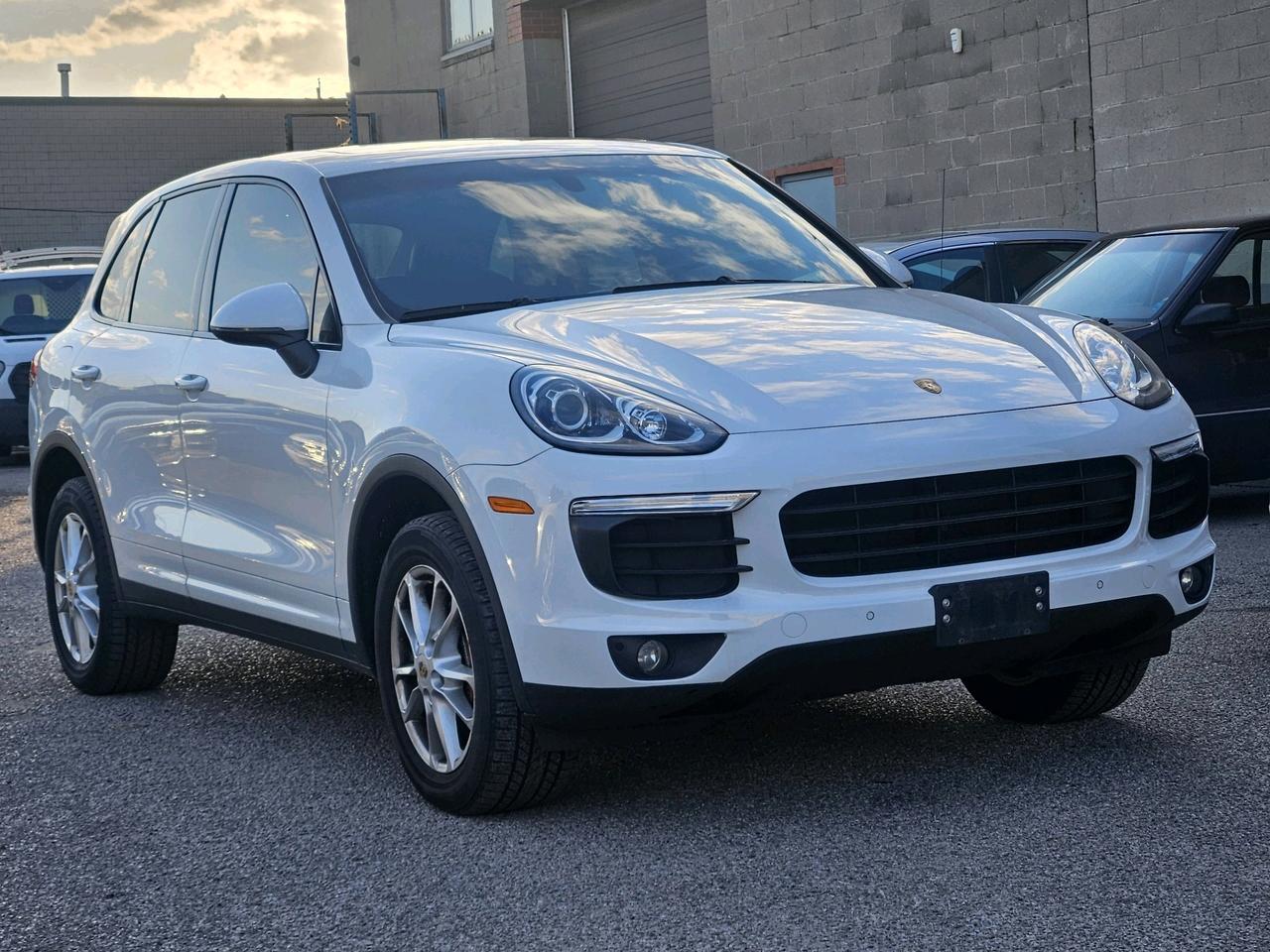 Used 2016 Porsche Cayenne S,AWD, Nav, Camera, ACCIDENT FREE for sale in North York, ON