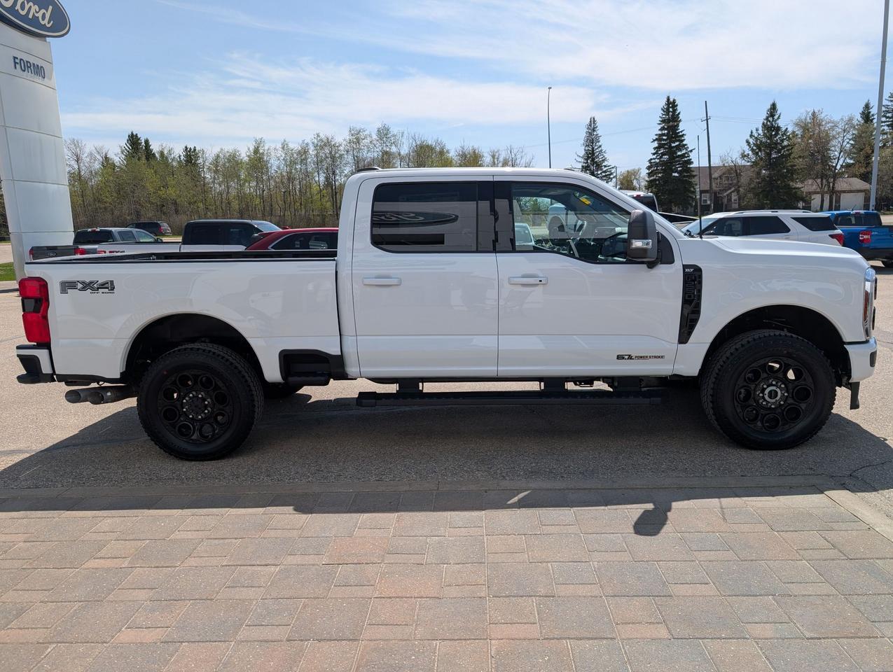 718133