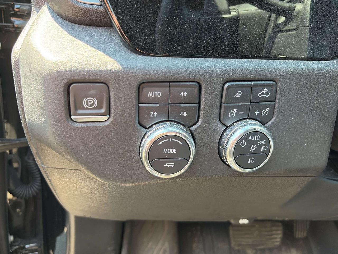 718590