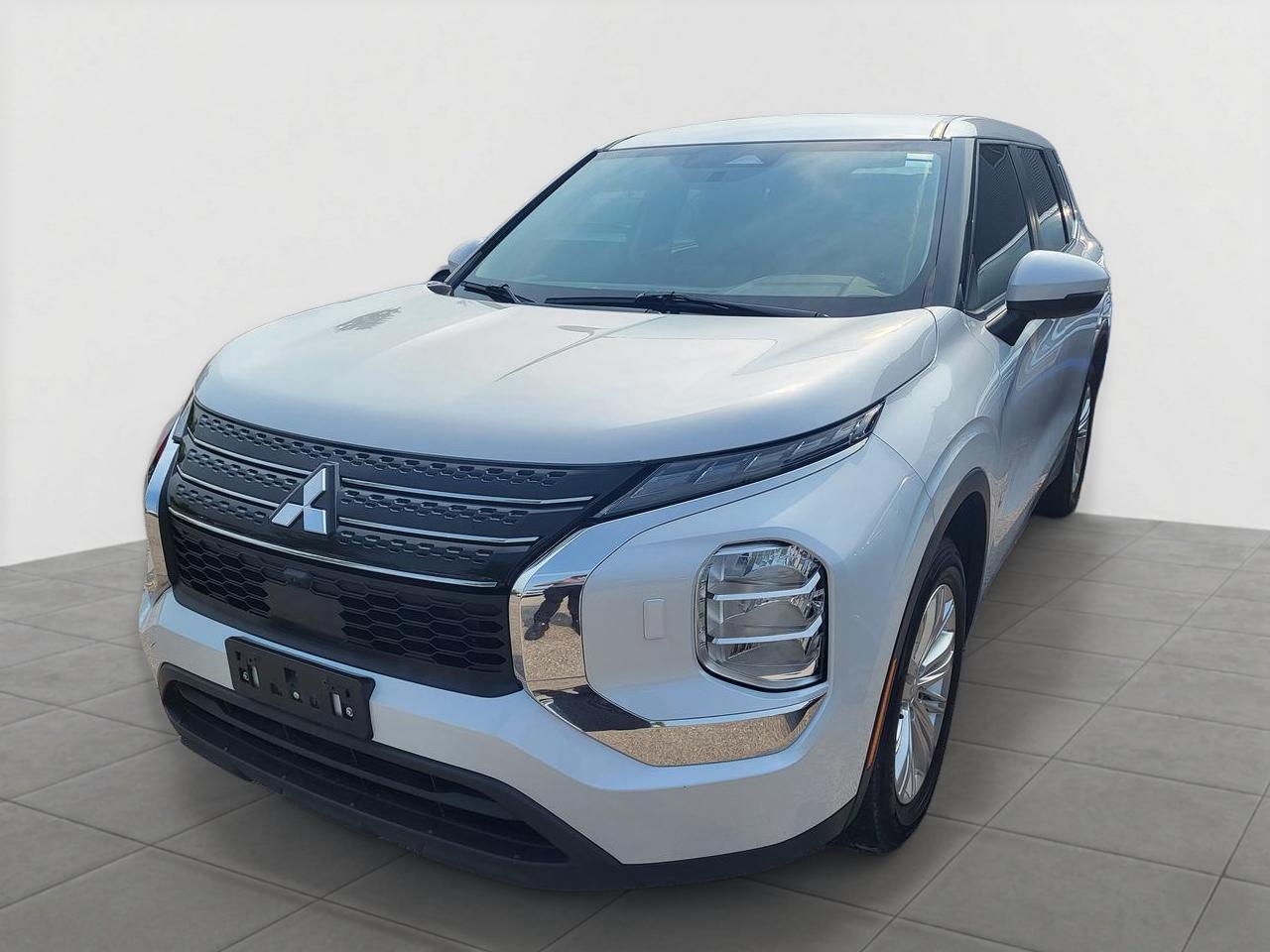 Used 2024 Mitsubishi Outlander ES S-AWC for sale in Toronto, ON