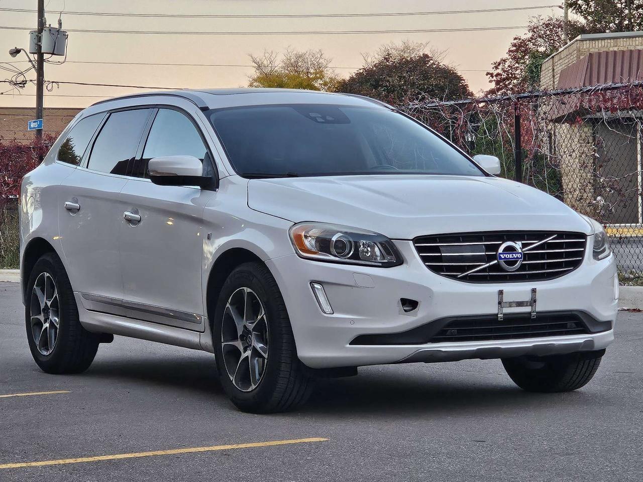 Used 2015 Volvo XC60 AWD, Camera, Leather, Sunroof for sale in North York, ON
